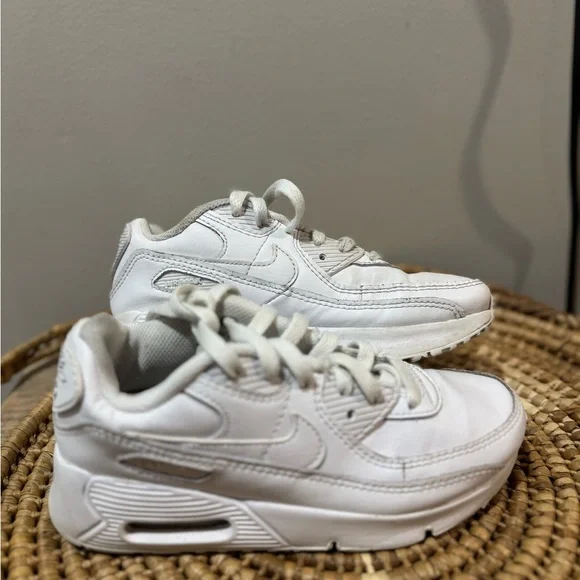 Kid white Nike air maxes - Picture 3 of 7